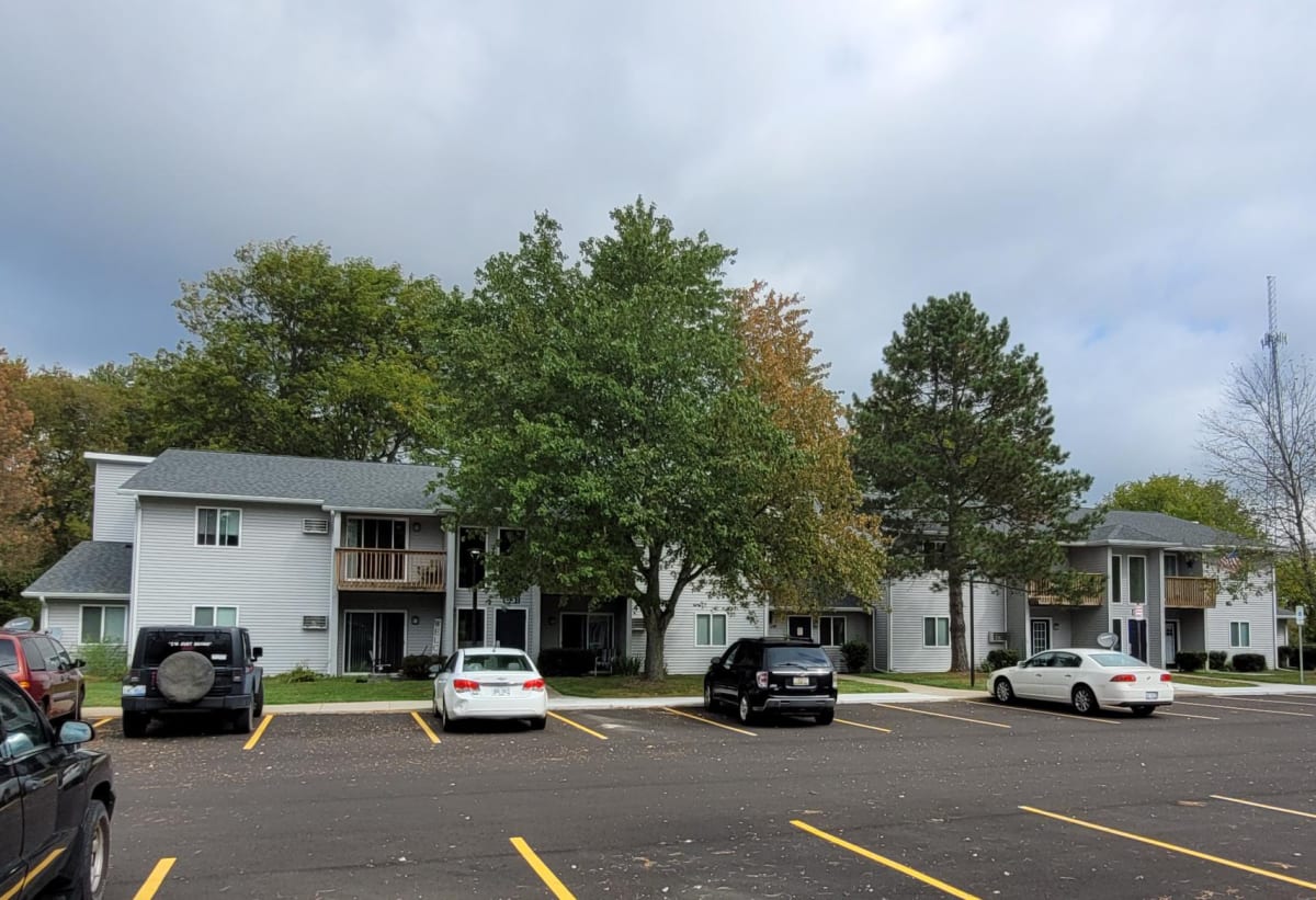Photos and Video of LAKEWOOD APARTMENTS in Stockbridge, MI